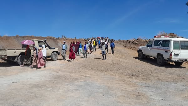 ዛሬ የካቲት 07/2017ዐ.ም የግሼ ወረዳ አመራሮችና የመንግስት ሠራተኞች የራቤል ንጹህ መጠጥ ውሀ ፕሮጀክት ግንባታ ያለበትን ሁኔታ ከምንጩ መነሻ ድረስ በመሄድ የመስክ ጉብኝት አደረጉ።በዚያውም የጉልበት ስራ ድጋፍ አድርገዋል።